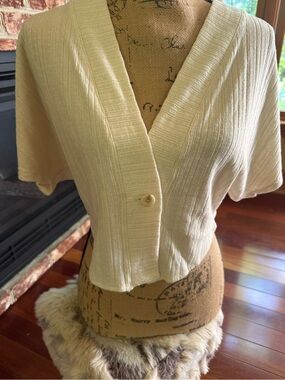 OGL ONE BUTTON CARDIGAN IN CREAM NWT
